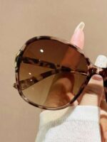 1 Pair Leopard Print Brown Oversized Wrap-Around Bohemian Style Sunglasses, Suitable For Vacation, Travel, Beach, Outings, Summer Accessories, Sports, Driving, Festivals, Holidays, Family Outings, Golf, Hiking, Elegant Attire, Street Style Accessories, Vacation Atmosphere, Sports, Parties - Image 3