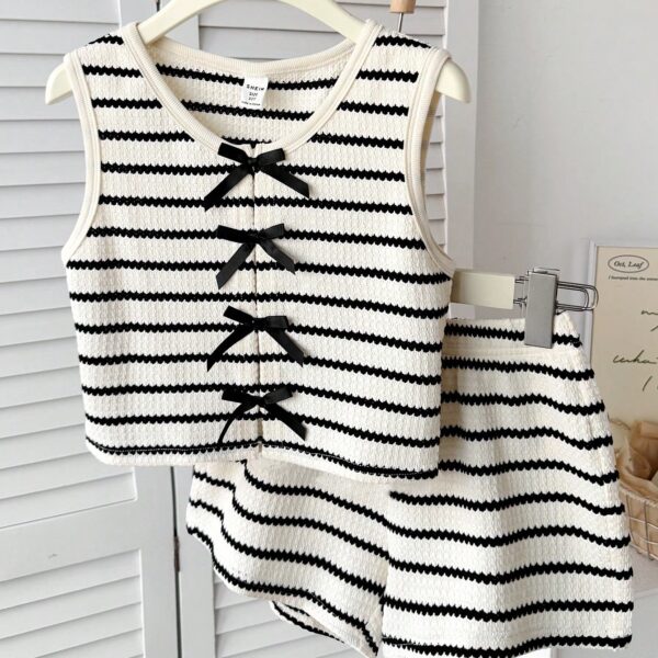 SHEIN Tween Girls' Brown & White Striped Knit Textured Sleeveless Crop Top And Loose Shorts 2-Piece Vacation Casual Outfit, Spring/Summer