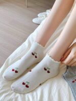 5 Pairs Women's Sweet Cute Cherry Pattern Minimalist Ankle Socks With Ruffle Trim, Breathable, Fashionable Ins Style Comfortable White Socks, Random Colors, Suitable For Summer, Autumn And Winter - Image 2