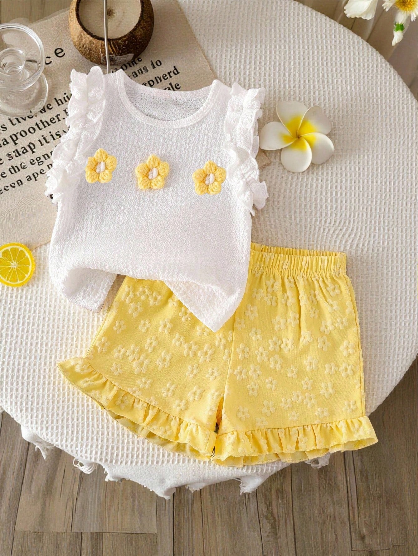 http___img.ltwebstatic.com_v4_j_spmp_2025_10_29_a8_17617258791bc40458ea6679f919bbd61f0e30ed19 Toddler Girls' Summer Bow Decor Top And Snowflake Textured Shorts Set - Image 1