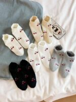 5 Pairs Women's Sweet Cute Cherry Pattern Minimalist Ankle Socks With Ruffle Trim, Breathable, Fashionable Ins Style Comfortable White Socks, Random Colors, Suitable For Summer, Autumn And Winter - Image 6
