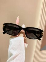 1 Pair Oval Minimalist Modern Fashion Glasses, Timeless Design, Suitable For Holiday Gifts, Outdoor Activities, Tropical Beach Vacations, Street Photography And More - Image 3