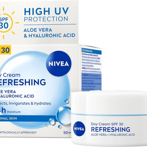 NIVEA Refreshing Day Face Cream SPF 30 (50ml), Hydrating Face Moisturiser with Aloe Vera and Hyaluronic Acid, Moisturiser with SPF for Normal Skin