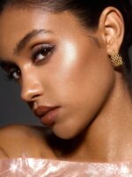 SHEGLAM Light Me Up Luminous Setting Spray Brand Beauty Makeup Face Paint Cosmetic For Women Girls Perfect For Spring Summer Ideal For Y2K Fancy Fashion Suitable For Birthday Mother'S Day Gift Rave Party Ready Best Color - Image 4