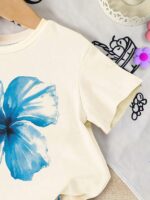 SHEIN 2pcs/Set Toddler Girls' Casual Hibiscus Flower, Marine Life, Shell, Bow Print Loose Round Neck Short Sleeve T-Shirt And Fitted Bike Shorts Set, Suitable For Spring/Summer, Casual, Beach, Weekend, Cute Summer Outfit For Young Girl, Korean Style, Summer Outerwear, Young Girl Summer Clothes, Young Girl Shell Set, Young Girl Beach Set - Image 6