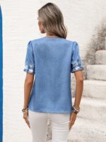 Franclia Elegant And Versatile Everyday Round Neck Open-Front Short-Sleeved Blue Women's Blouse With Floral Print. A Casual Short-Sleeved Button-Down Blouse With An Elegant Floral Print Collar. Suitable For Women's Summer Wear, Beach Wear, Everyday Wear, Parties, Dates, And Work Attire. A Cute Blouse Designed Specifically For Women, Featuring Puff Sleeves, A Short-Sleeved Summer Style Blue Patterned Blouse For Women.Graduation Season Attire, Fashionable Casual Commuter Wear, Business Office Wear, Versatile And Stylish Everyday Casual Wear, Urban Teacher's Professional Attire - Image 2