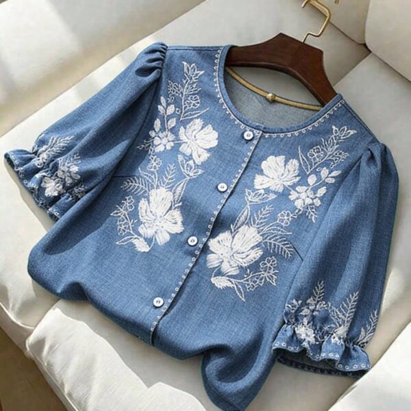 Franclia Elegant And Versatile Everyday Round Neck Open-Front Short-Sleeved Blue Women's Blouse With Floral Print. A Casual Short-Sleeved Button-Down Blouse With An Elegant Floral Print Collar. Suitable For Women's Summer Wear, Beach Wear, Everyday Wear, Parties, Dates, And Work Attire. A Cute Blouse Designed Specifically For Women, Featuring Puff Sleeves, A Short-Sleeved Summer Style Blue Patterned Blouse For Women.Graduation Season Attire, Fashionable Casual Commuter Wear, Business Office Wear, Versatile And Stylish Everyday Casual Wear, Urban Teacher's Professional Attire