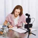 Smartphone Vlogging Kit With Tripod Phone Holder Mini Microphone LED Fill Light Starter For TikTok Live Stream Video YouTube - Image 4