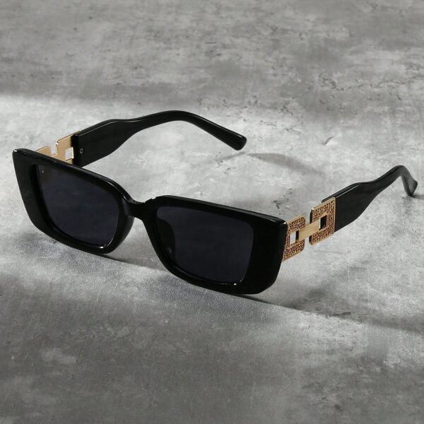 Oversized Y2K Fashion Glasses, Vintage Summer Beach Shades for Travel & Festivals