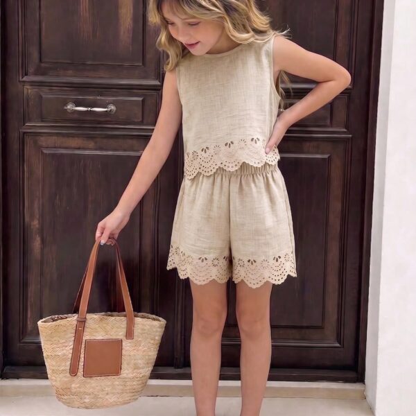 SHEIN Sparklyn Tween Girls Casual Tropical Vacation Sleeveless Top And Shorts Set, Beige Pattern Paired With Fabric, Suitable For Daily Casual And Social Gatherings
