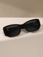 Retro Rectangular Black Plastic Sunglasses, Classic UV Protection Shades For Travel And Beach - Image 3