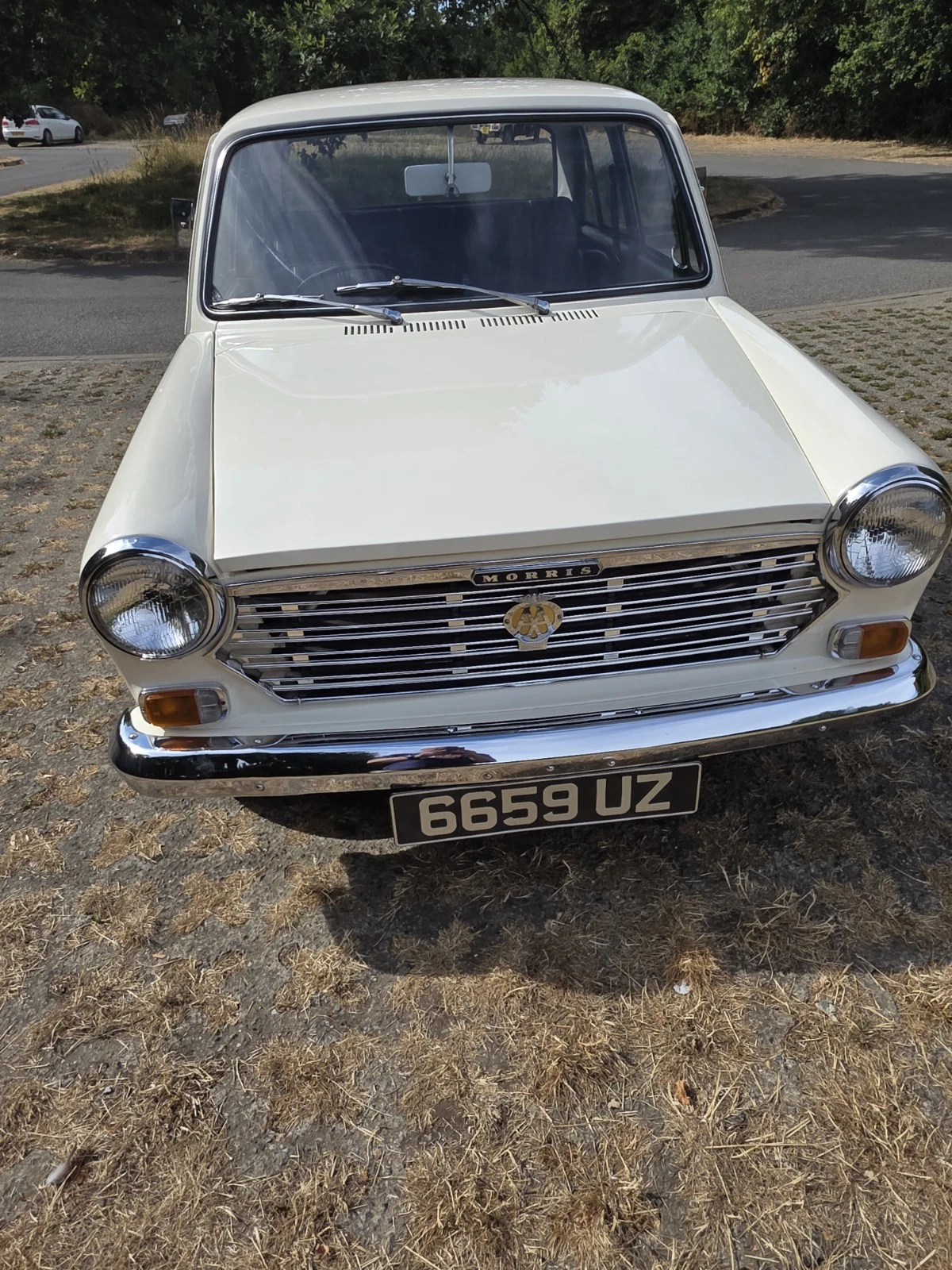 s-l1600 (30) Morris 1100 Classic British Saloon Cream Vintage Collectors Family Car - Image 1
